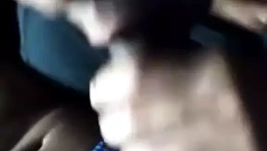 Fındığı aldım ve emmeye devam ettim