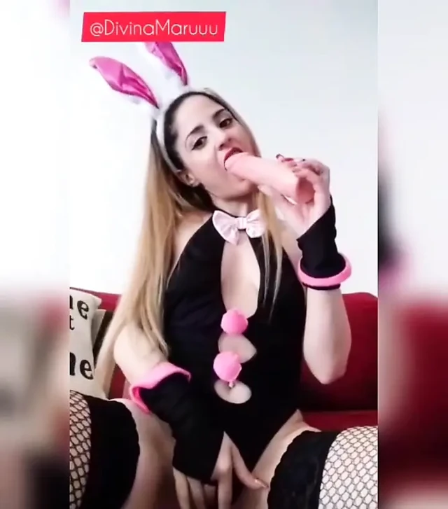 Tavşan kostümümün tadını çıkaran video!