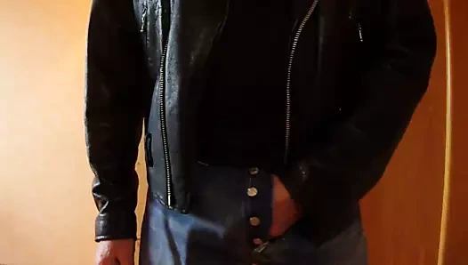 levis 501 ve deri ceket masturbasyon ve cum yük