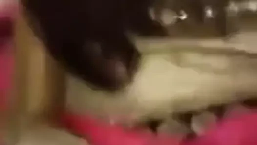 Hintli kız kırmızı saaree parti gecesinin tadını çıkarıyor