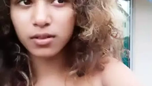 Seksi kız şirin selfie'ler yapıyor