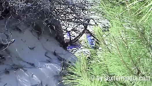 Plajda Çıplak Çıplak Kahverengi Esmer Üstsüz