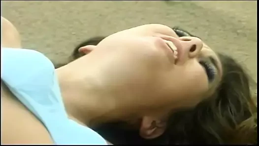 seksi esmer egzotik dansçı alır horoz açık havada