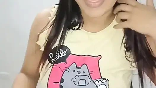 New York Abd'li 18 yaşındaki esmer büyük sarkık memeler üvey erkek kardeşinin büyük yarak nosnunu sikiyor