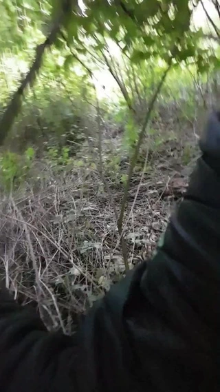 Hile kız arkadaşı, ormanda şipşak