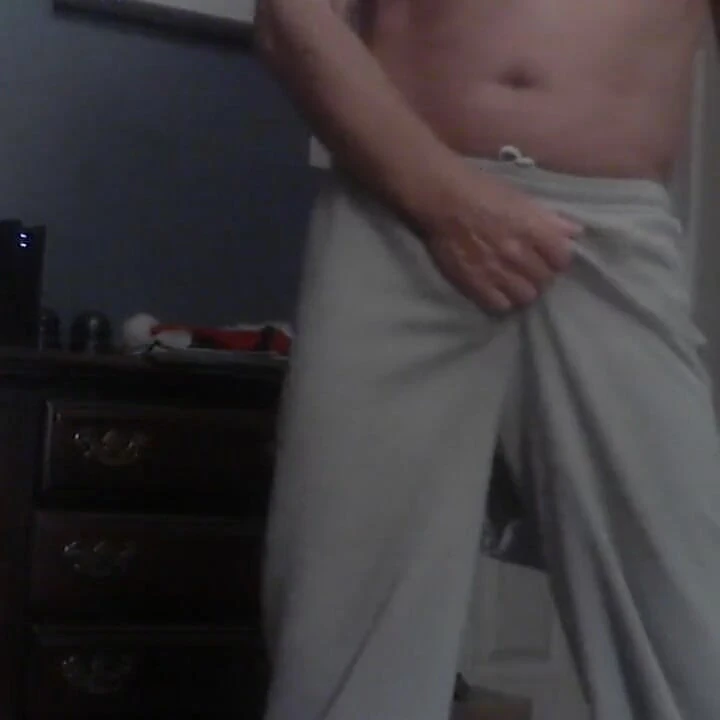 Terlerim o kadar ıslak ki boşalmak zorundalar