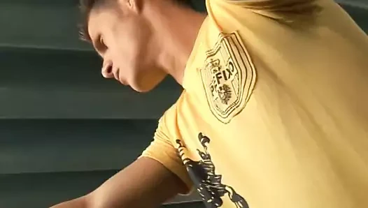 İki seksi erkek gay seks için spor salonunda birbirleriyle karşılaşıyor