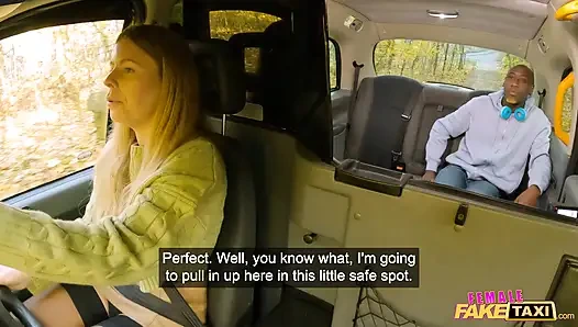 Kadın fake taxi - İskoç sarışın Samantha Joiner İngiliz dj'in büyük siyah yarağına biniyor