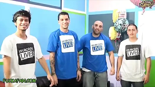 Bir hayranını sik - Jennifer White doğum gününde Pawg Layla ve Tombul Jenna ile Mike'ı sikiyor