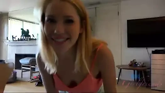 O sigara içerken raylin ann'in memelerini okşuyorsun