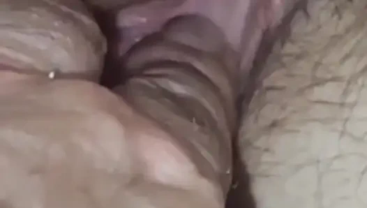 Пальцы заходят глубоко