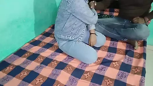 Öğretmen öğrencisini ilk kez sikiyor - net Hintçe ses