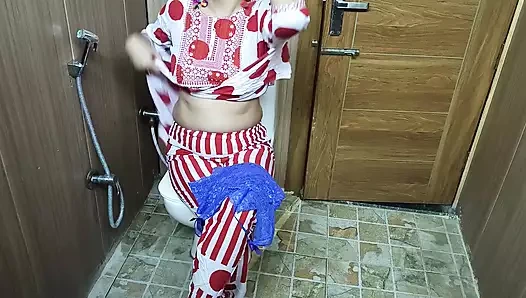 Hindi Teen Stepson Sneakes Behind Stepmom Changing Clothes and She Likes This in Hindi Audio