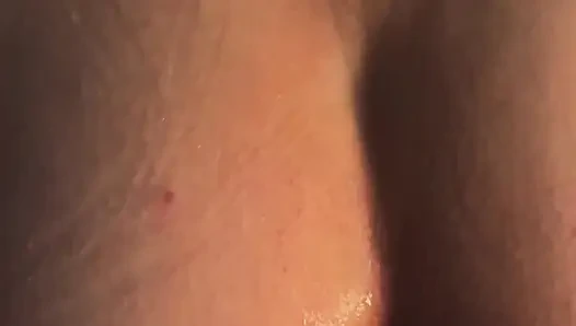 Athena sert anal sikiliyor ve ağzı açık