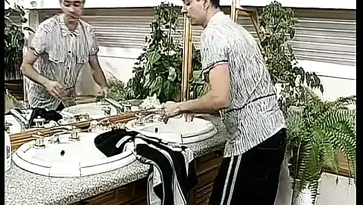 Kıllı Alman nine domalıyor ve sikiliyor