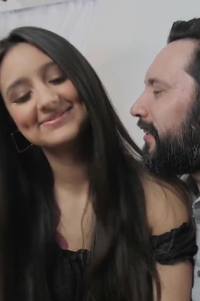 Tommy сосет симпатичные маленькие пальцы ног латины Eliza Ibarra и лижет ее задницу перед хардкором раком