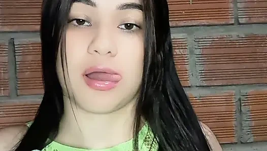 Üvey annenize doğru elbiseyi seçmesinde yardım edin, o da içine boşalmanıza izin verir