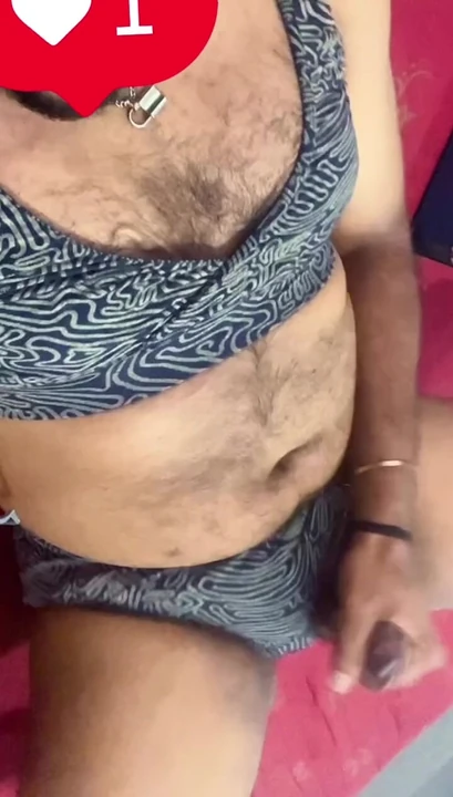 FemBoy дрочит ее хуй в сексуальном бикини