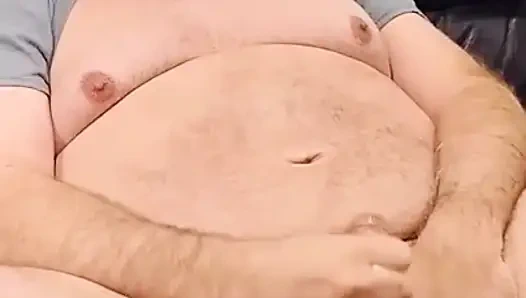 Bear Daddy Chub senin için mastürbasyon yapıyor