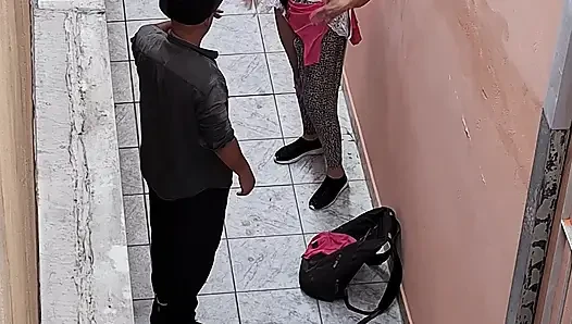 Patronum beni sigara içerken yakaladıkta kıyafetlerimi yırtmasına izin verdim.