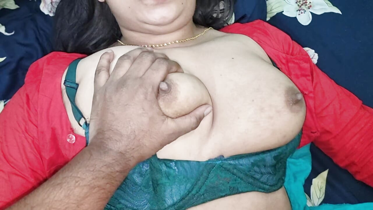 Yeni Bangladeşli kırmızı sari seks videosu. Bangla sesli ateşli seks videosu