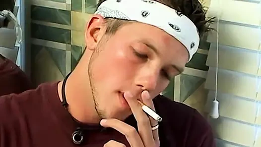 Yaramaz amatör christian taylor masturbates süre sigara içme