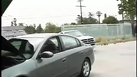 Güzel kız verandada kız üzerinde