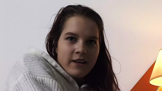 Eski kız arkadaşımla gerçek orgazm. Önümde mastürbasyon yapıyor