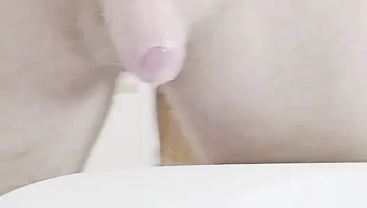 Banyo lavabosunda fışkırtıyor