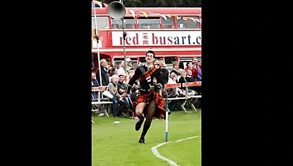 Etek giyen erkekler slayt gösterisi