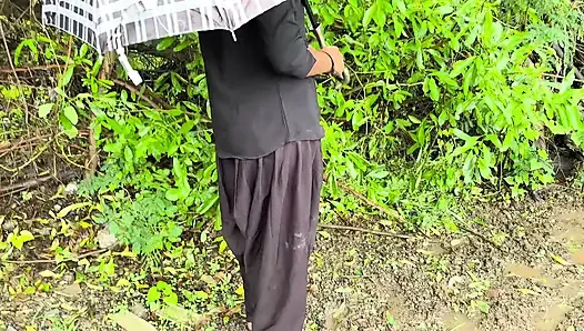 19 yaşındaki kız halka açık yerde seks yapıyor