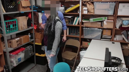 horoz yiyen shoplifter amilia oniks seviyor onu ceza