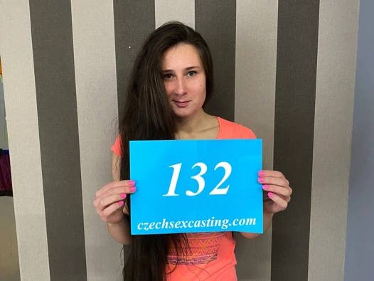 Tatlı esmer yukarı için baharatlı döküm