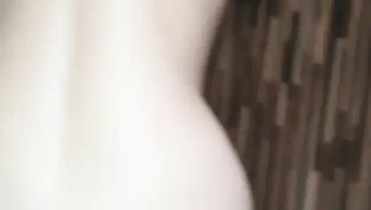 Yarağa binmenin tadını çıkarıyorum