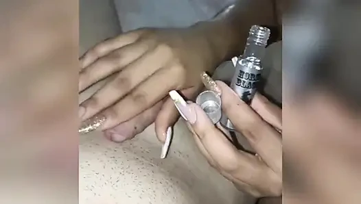 New York Abd'li 22 yaşındaki esmer büyük sarkık memeler üvey erkek kardeşinin büyük yarağını sikiyor