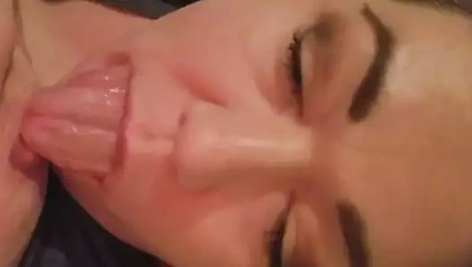 meme uçlarımı yalamak