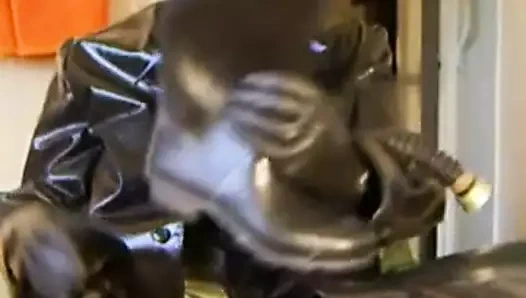 Charles için boşal.