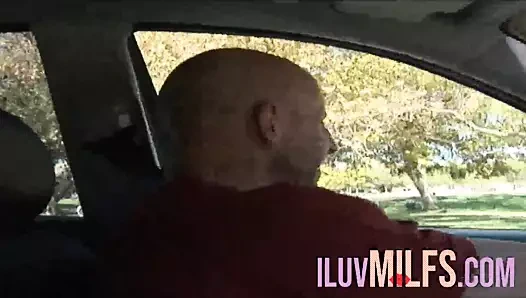 Büyük memeli esmer kadının amını yok ediyor