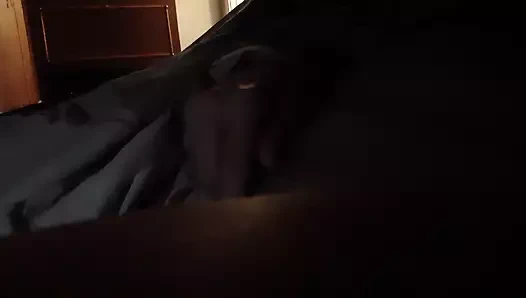 Komşum geceleri parmaklarıyla amcığımda beni uyandırdı - lesbian-candys