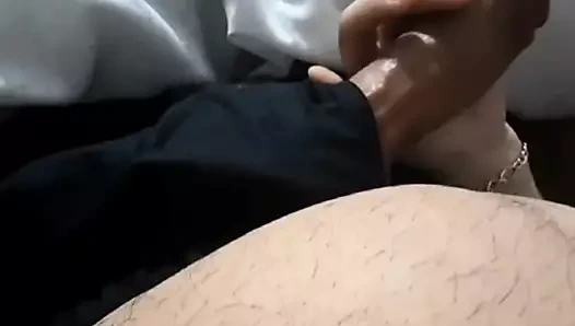 Üvey anne üvey oğluna yatakta yağsız büyük yarakla mastürbasyon yapıyor