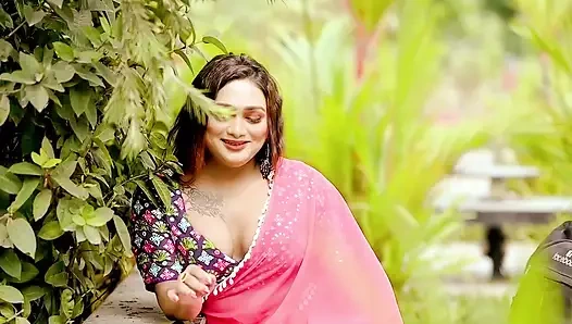 Pembe sari moda videosu sari sevgilisinin cesur çekimi