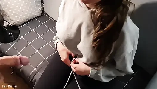 Ben ona elle muamele çekerken ateşli göğüslerimi dölüyle kapatıyor!