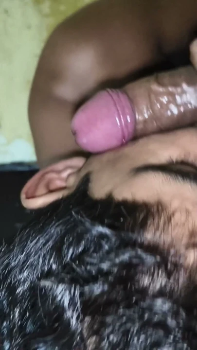 Hintli desi kırmızı lolipop sikini odada derin emiş | Bölüm 1