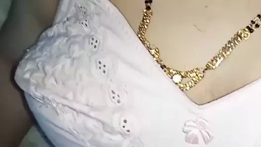 Ghar me akele dekhkr padosi ne akr chod diya