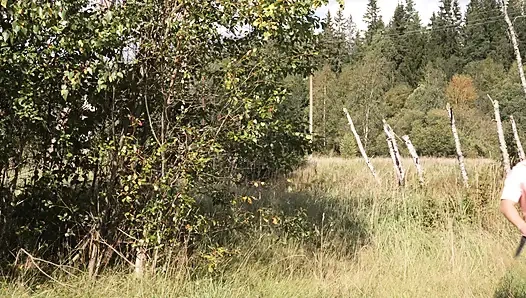 Sıcak bir güneşli günde piknik, seks ve göte boşalma