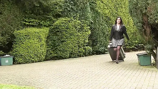 Oldnanny - azgın olgun lezbiyenler ev turu sırasında eğleniyor