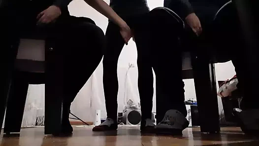 ben iki kız arkadaşıma mastürbasyon yaparken, ikisi de bana mastürbasyon yapıyorlardı