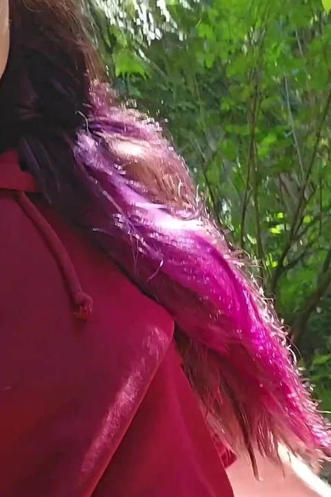 Asosyal faery içeride ve açık havada işiyor