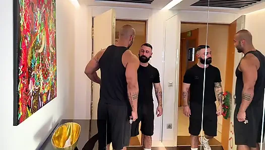 Merdivenlerin dışında, tam dolu!