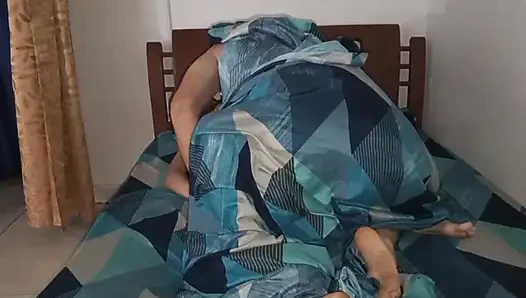 Indian mature woman fucks in her bombay house with her lover a Thai guy